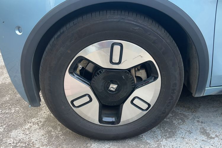 Used Baojun E300 2020 Plus Interstellar Future Edition Left Front Wheel Hub