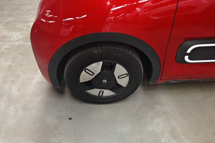 Used Baojun E300 2020 Star Travel Edition Left Front Wheel Hub