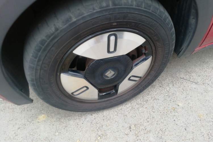 Used Baojun E300 2020 Star Travel Edition Left Front Wheel Hub
