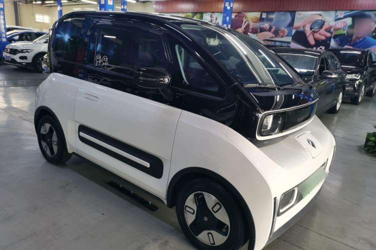 Used Baojun E300 2020 Plus Interstellar Smart Edition Front Right 45 Deg