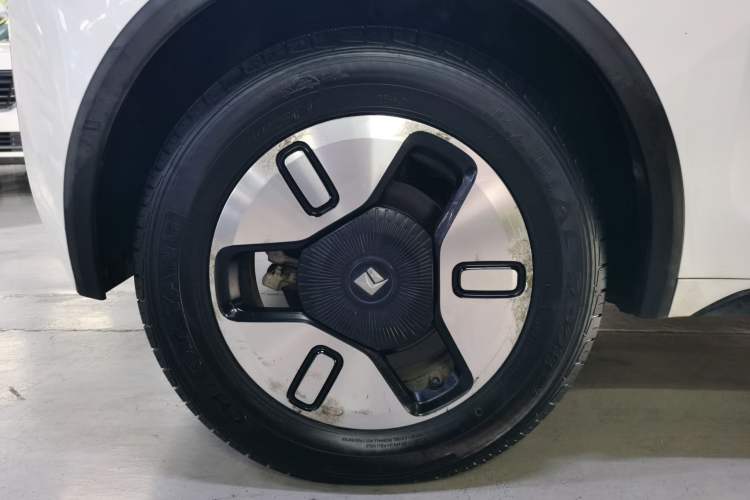 Used Baojun E300 2020 Plus Interstellar Smart Edition Right Rear Wheel Hub