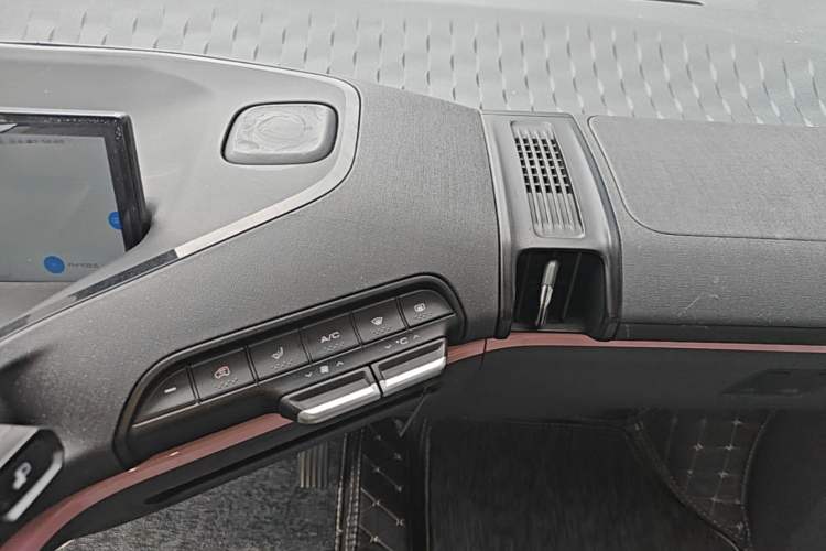 Used Baojun E300 2020 Plus Interstellar Future Edition Audio And AC Panel