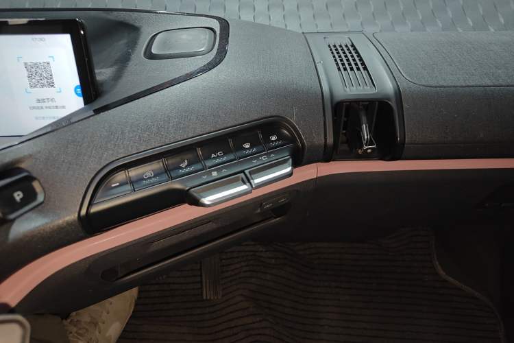 Used Baojun E300 2020 Starry Intelligence Edition Audio And AC Panel