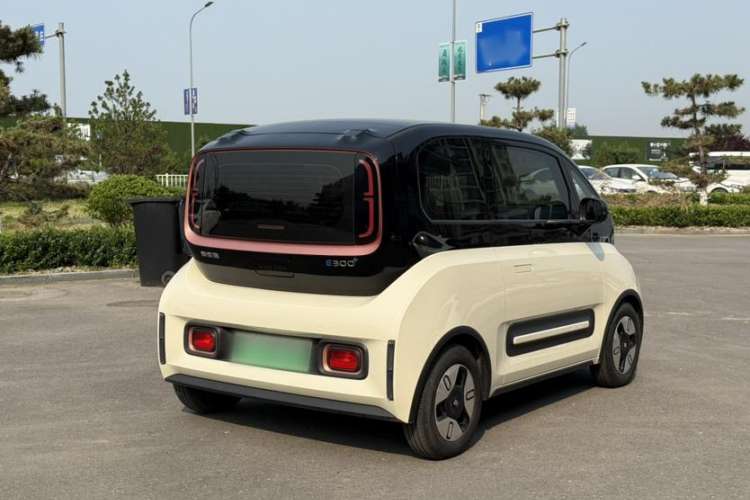 Used Baojun E300 2020 Plus Interstellar Smart Edition Exterior 2