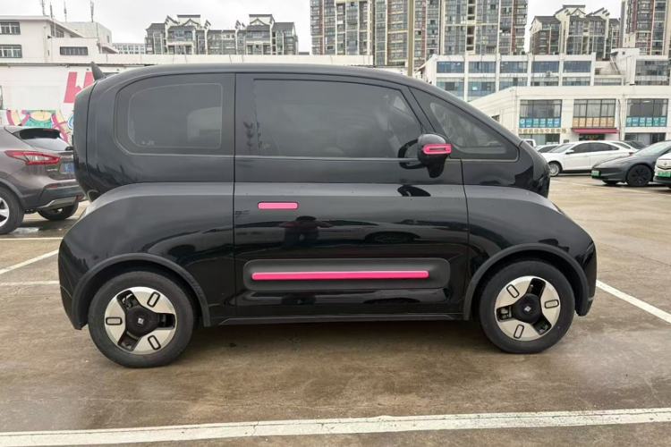 Used Baojun E300 2020 Plus Interstellar Smart Edition Exterior 2