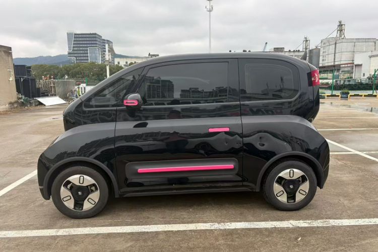 Used Baojun E300 2020 Plus Interstellar Smart Edition Exterior 3
