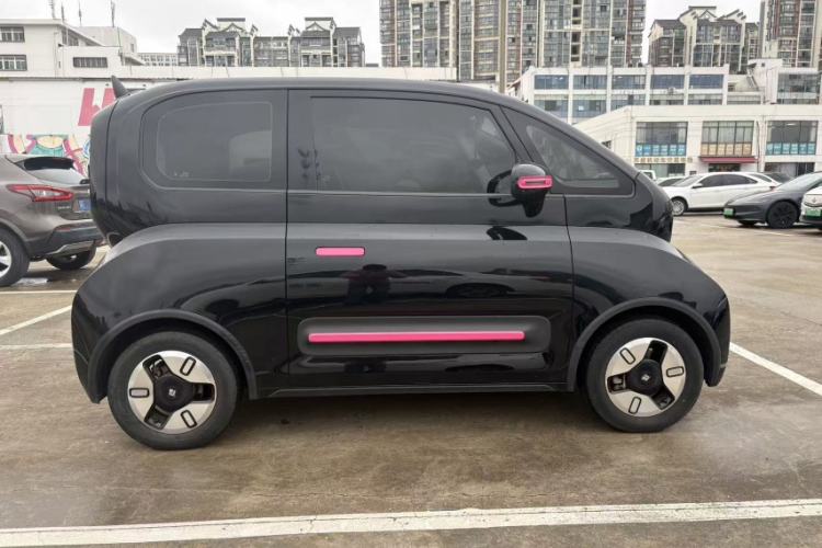 Used Baojun E300 2020 Plus Interstellar Smart Edition Exterior 4