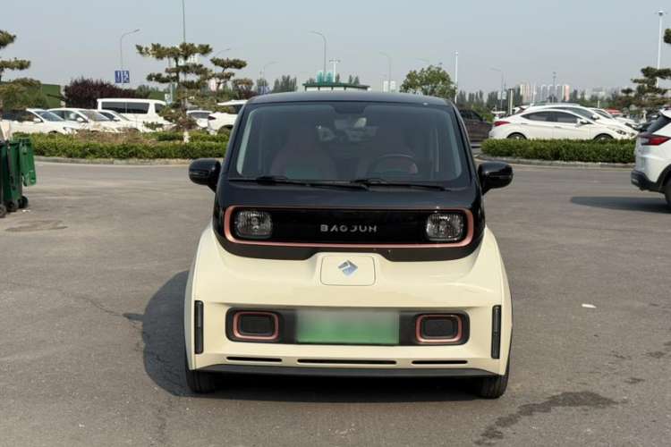 Used Baojun E300 2020 Plus Interstellar Smart Edition Exterior 4