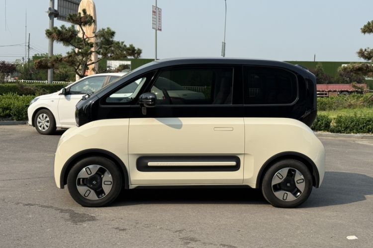 Used Baojun E300 2020 Plus Interstellar Smart Edition Exterior 5