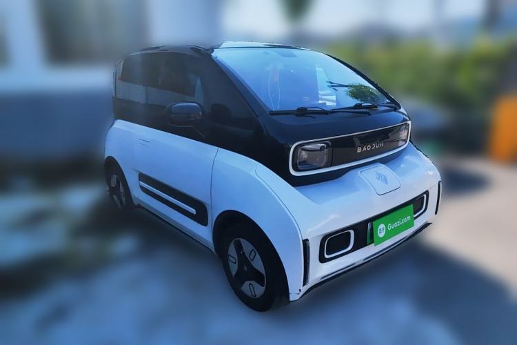 Used Baojun E300 2020 Plus Interstellar Smart Edition Front Right 45 Deg