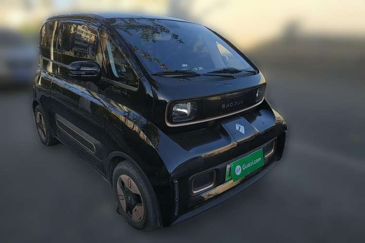 Used Baojun E300 2020 Plus Interstellar Smart Edition Front Right 45 Deg