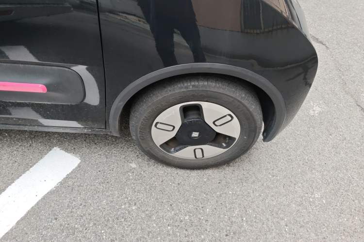 Used Baojun E300 2020 Plus Interstellar Smart Edition Right Front Wheel Hub