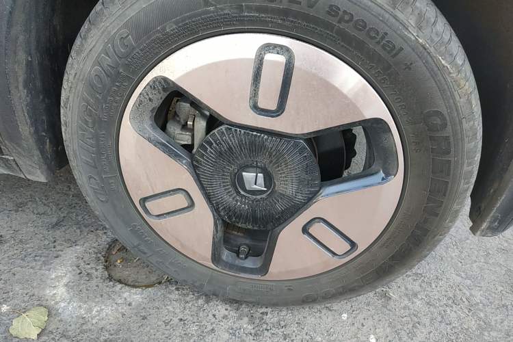 Used Baojun E300 2020 Plus Interstellar Smart Edition Right Front Wheel Hub