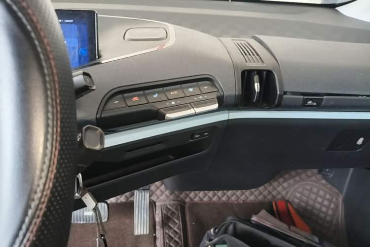 Used Baojun E300 2020 Plus Interstellar Smart Edition Audio And AC Panel