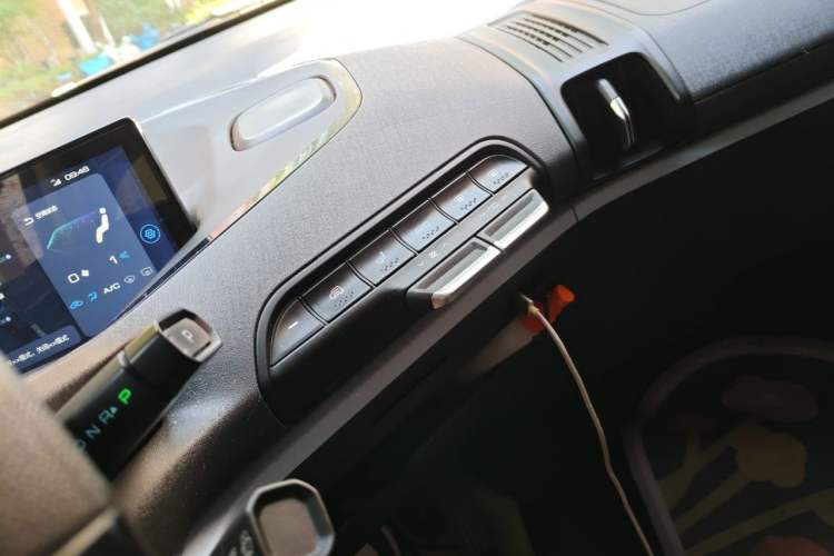 Used Baojun E300 2020 Plus Interstellar Future Edition Audio And AC Panel