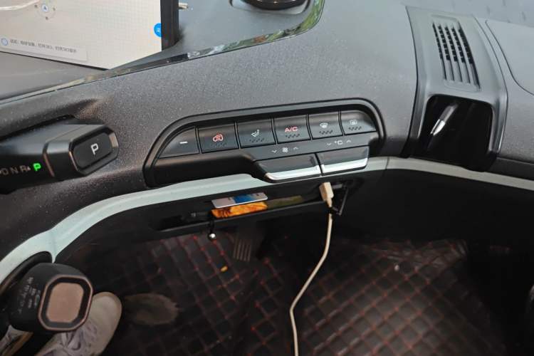 Used Baojun E300 2020 Starry Intelligence Edition Audio And AC Panel