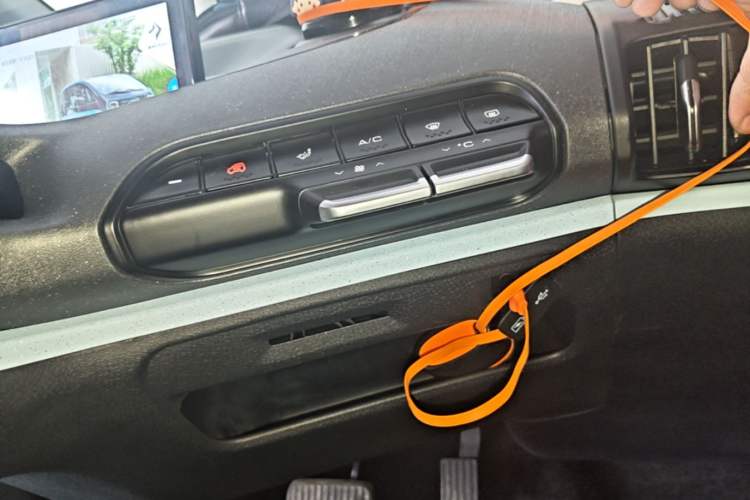 Used Baojun E300 2020 Plus Starry Intelligence Edition Audio And AC Panel