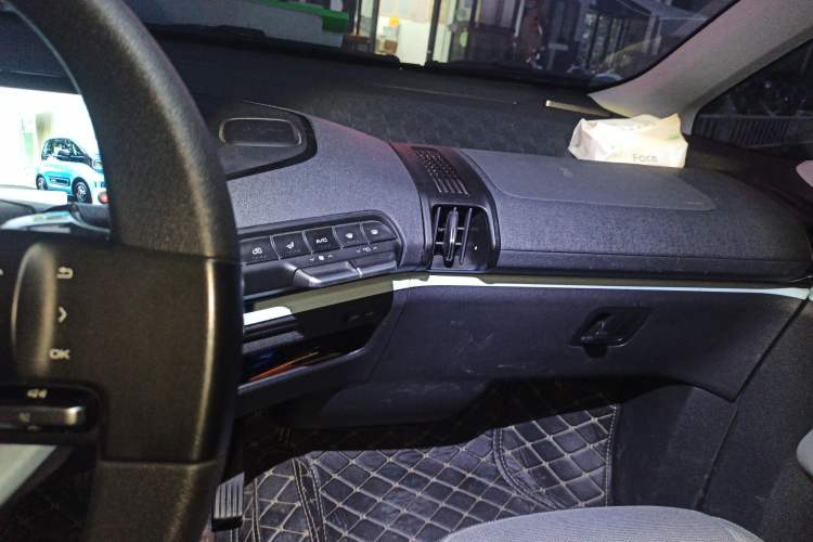 Used Baojun E300 2020 Starry Intelligence Edition Audio And AC Panel