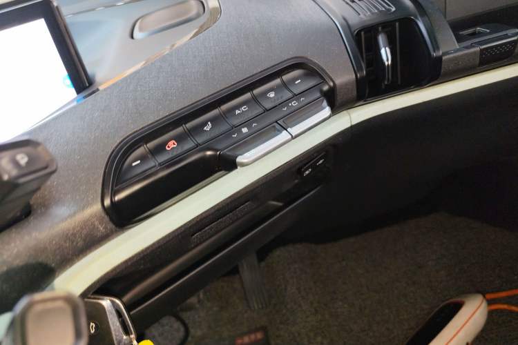 Used Baojun E300 2020 Plus Interstellar Smart Edition Audio And AC Panel