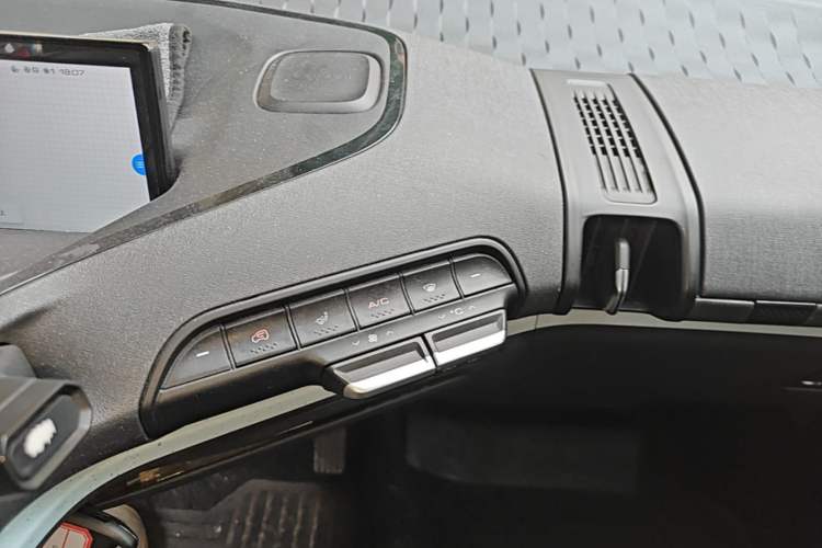 Used Baojun E300 2020 Plus Interstellar Smart Edition Audio And AC Panel