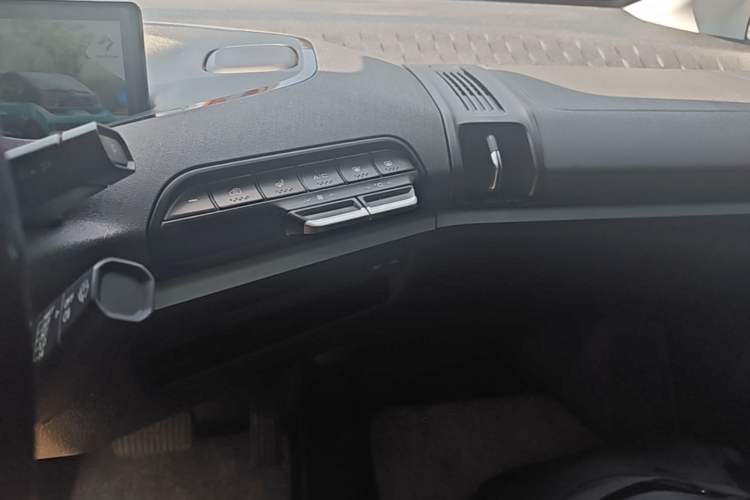 Used Baojun E300 2020 Starry Intelligence Edition Audio And AC Panel