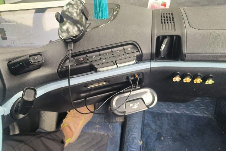 Used Baojun E300 2020 Starry Intelligence Edition Audio And AC Panel