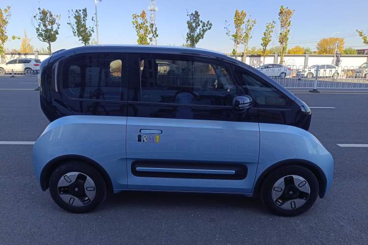 Used Baojun E300 2020 Plus Starry Intelligence Edition Exterior 2