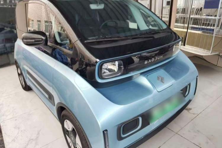 Used Baojun E300 2020 Plus Interstellar Smart Edition Exterior 4