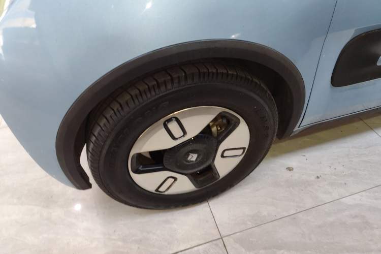 Used Baojun E300 2020 Plus Interstellar Smart Edition Exterior 4