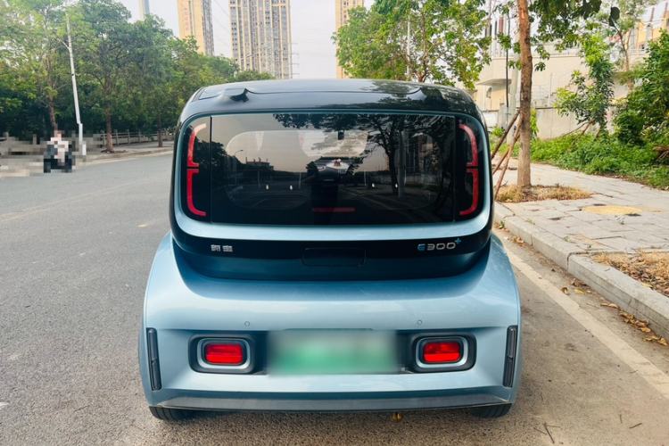 Used Baojun E300 2020 Plus Interstellar Future Edition Exterior 4