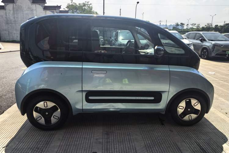 Used Baojun E300 2020 Plus Interstellar Smart Edition Exterior 5