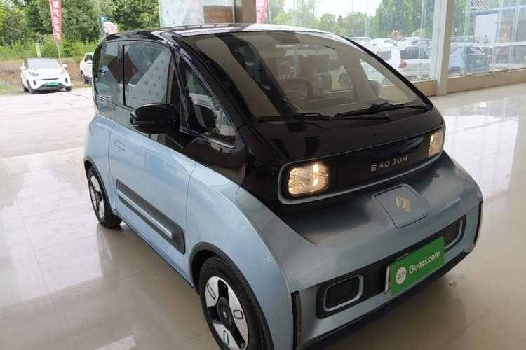 Used Baojun E300 2020 Plus Interstellar Smart Edition Front Right 45 Deg