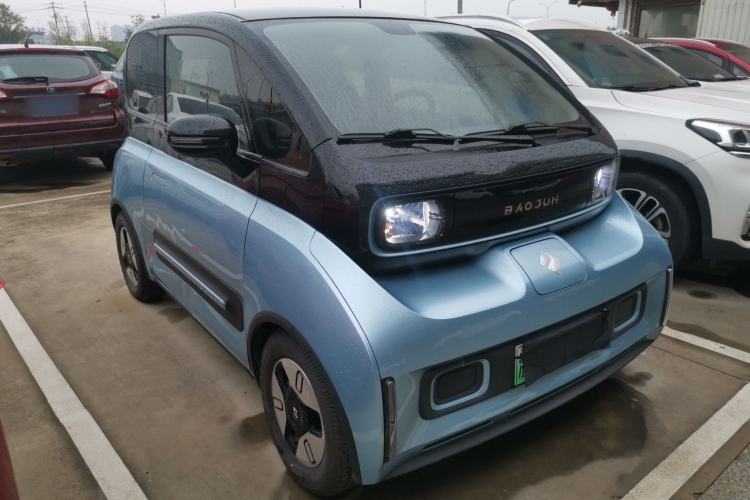 Used Baojun E300 2020 Plus Interstellar Smart Edition Front Right 45 Deg