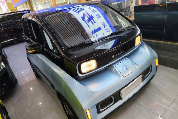 Used Baojun E300 2020 Plus Interstellar Smart Edition Front Right 45 Deg
