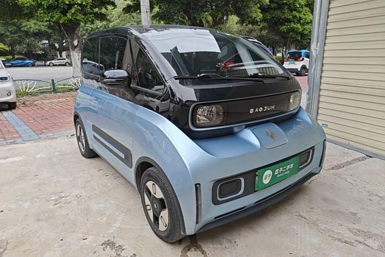 Used Baojun E300 2020 Plus Interstellar Smart Edition Front Right 45 Deg