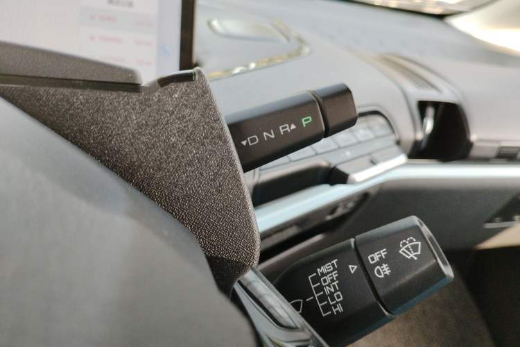 Used Baojun E300 2020 Plus Interstellar Smart Edition Gear Lever