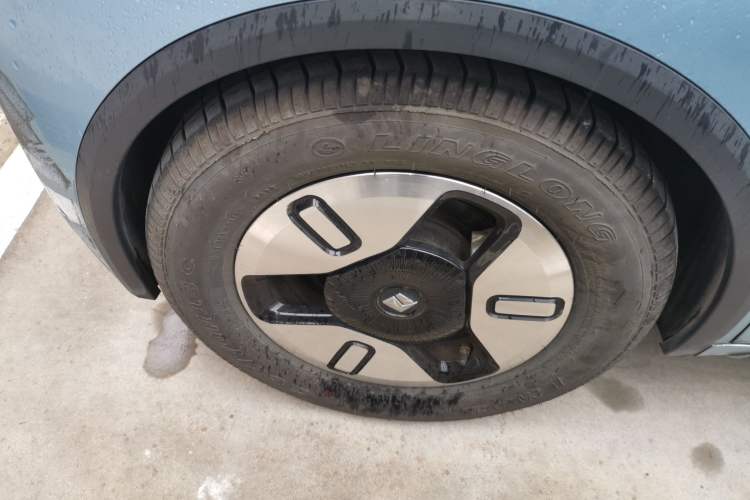 Used Baojun E300 2020 Plus Interstellar Smart Edition Left Front Wheel Hub