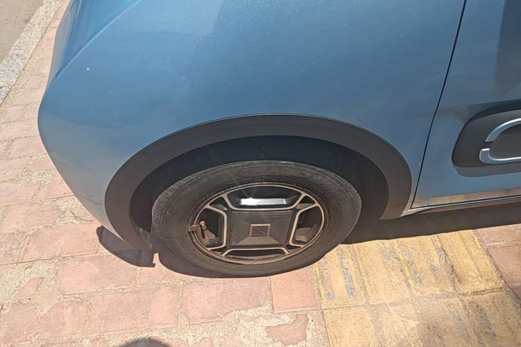 Used Baojun E300 2020 Starry Intelligence Edition Left Front Wheel Hub