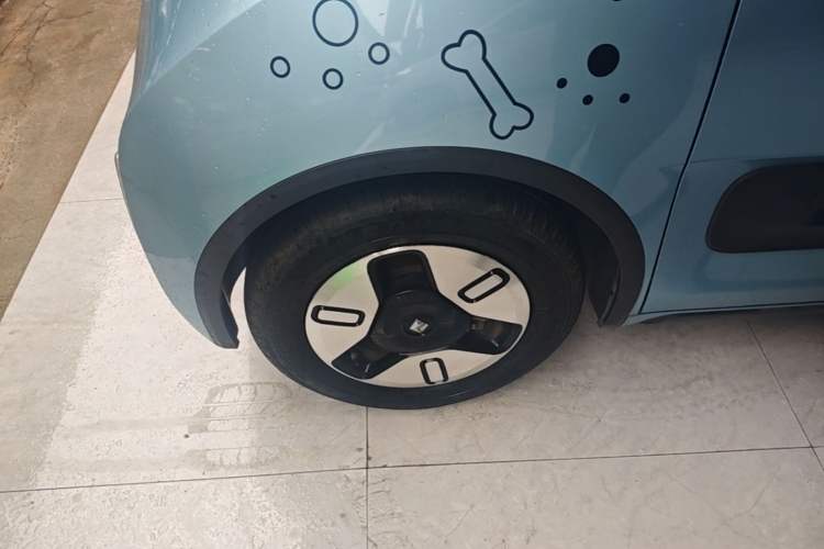 Used Baojun E300 2020 Plus Starry Intelligence Edition Left Front Wheel Hub