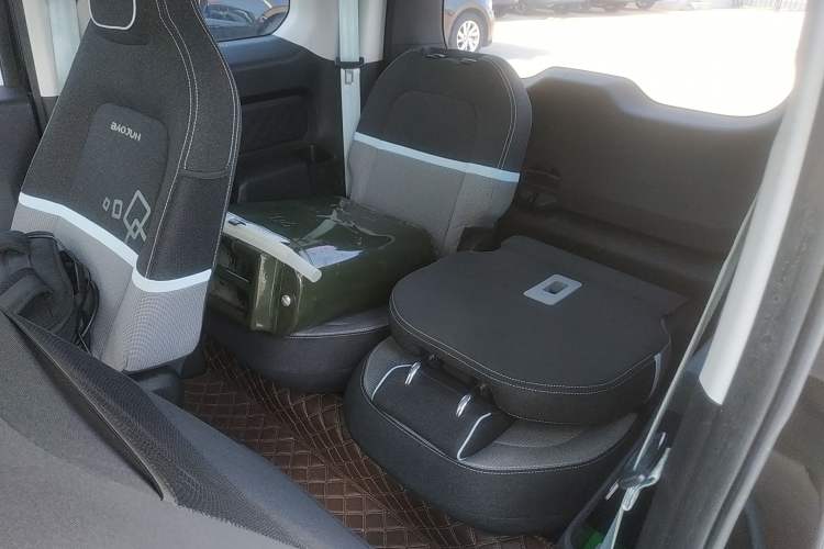 Used Baojun E300 2020 Plus Interstellar Smart Edition Left Rear Seat