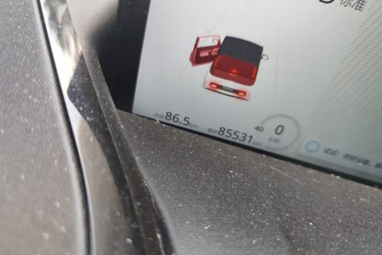 Used Baojun E300 2020 Star Travel Edition Odometer Close Up