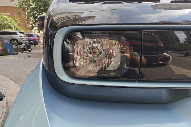 Used Baojun E300 2020 Star Travel Edition Right Front Headlight