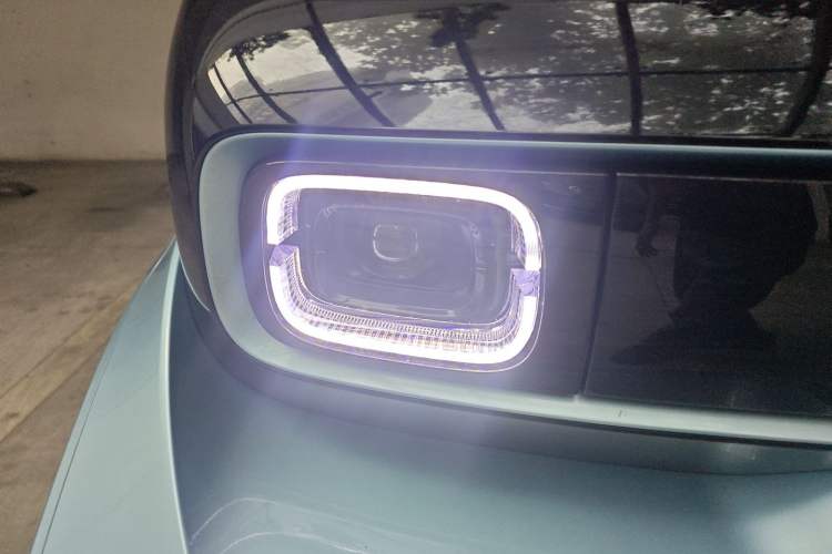 Used Baojun E300 2020 Plus Starry Intelligence Edition Right Front Headlight