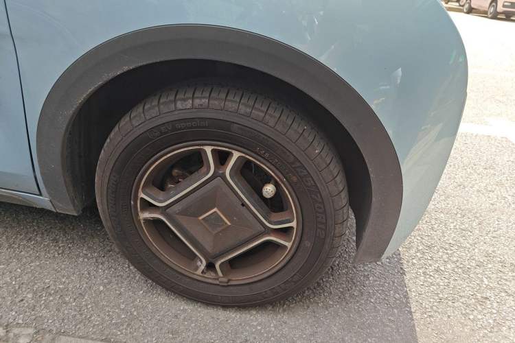 Used Baojun E300 2020 Star Travel Edition Right Front Wheel Hub