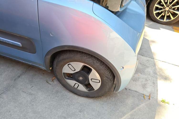 Used Baojun E300 2020 Plus Interstellar Future Edition Right Front Wheel Hub