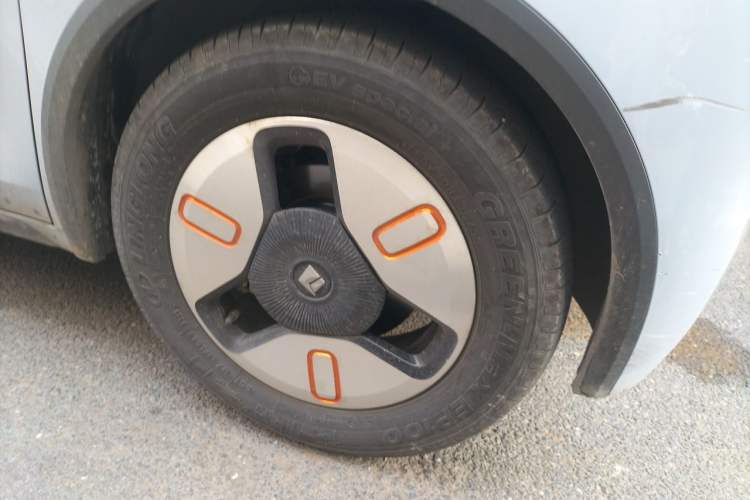 Used Baojun E300 2020 Plus Starry Intelligence Edition Right Front Wheel Hub