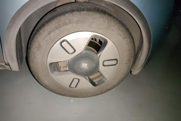 Used Baojun E300 2020 Plus Starry Intelligence Edition Right Front Wheel Hub