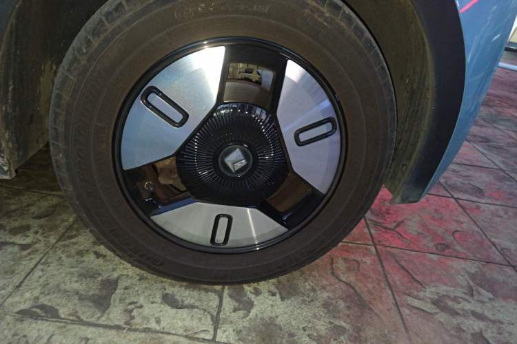 Used Baojun E300 2020 Starry Intelligence Edition Right Front Wheel Hub