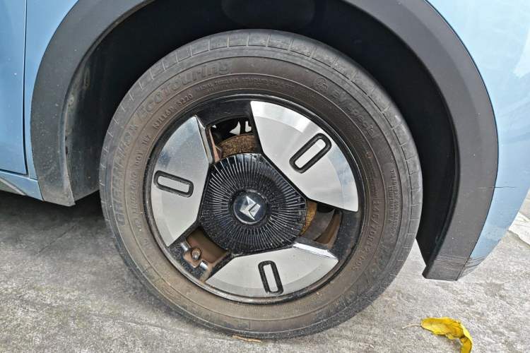 Used Baojun E300 2020 Starry Intelligence Edition Right Front Wheel Hub