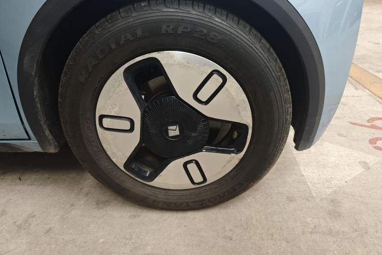 Used Baojun E300 2020 Plus Starry Intelligence Edition Right Front Wheel Hub